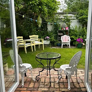  Apartment Garden Snug United Kingdom