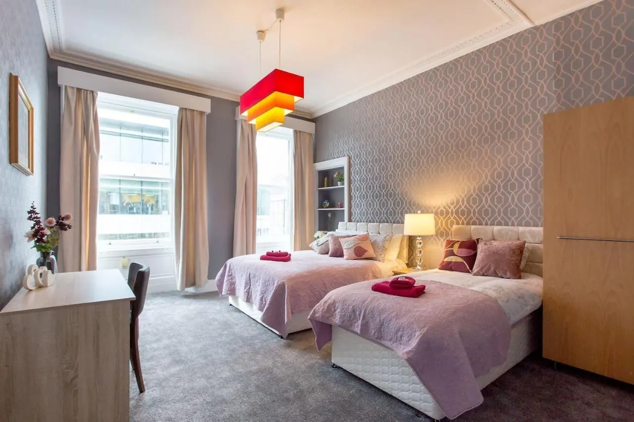 Stunning 2-Bed Apartment In Central 爱丁堡
