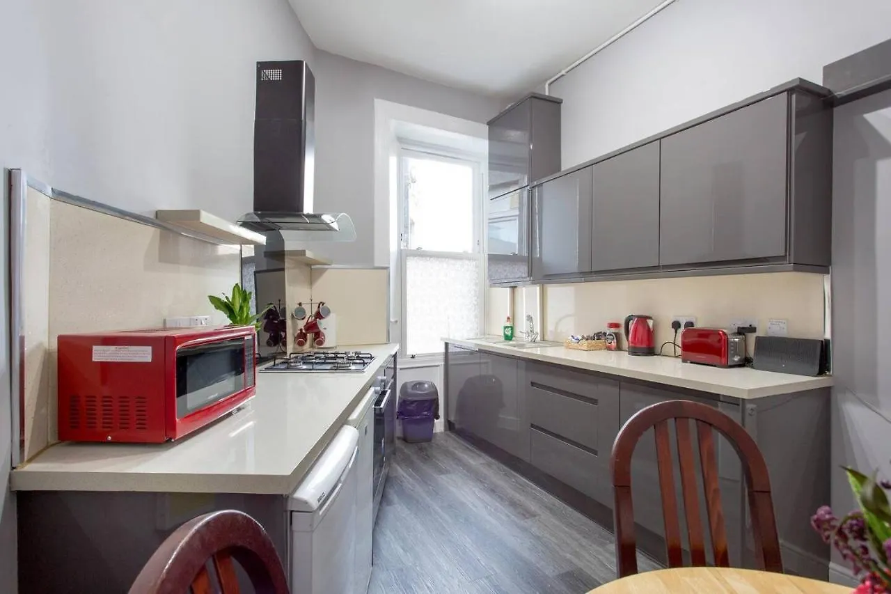Stunning 2-Bed Apartment In Central Edinburgh