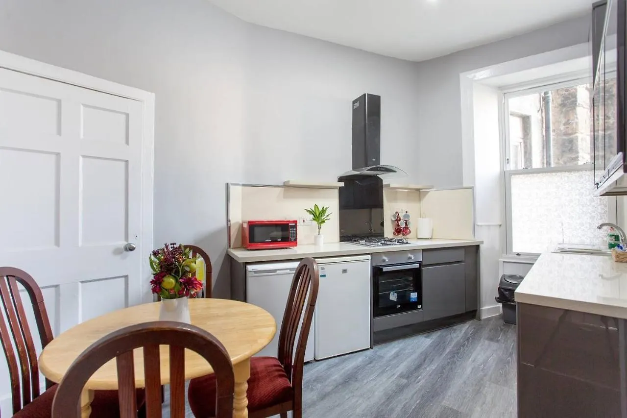 Stunning 2-Bed Apartment In Central Edinburgh