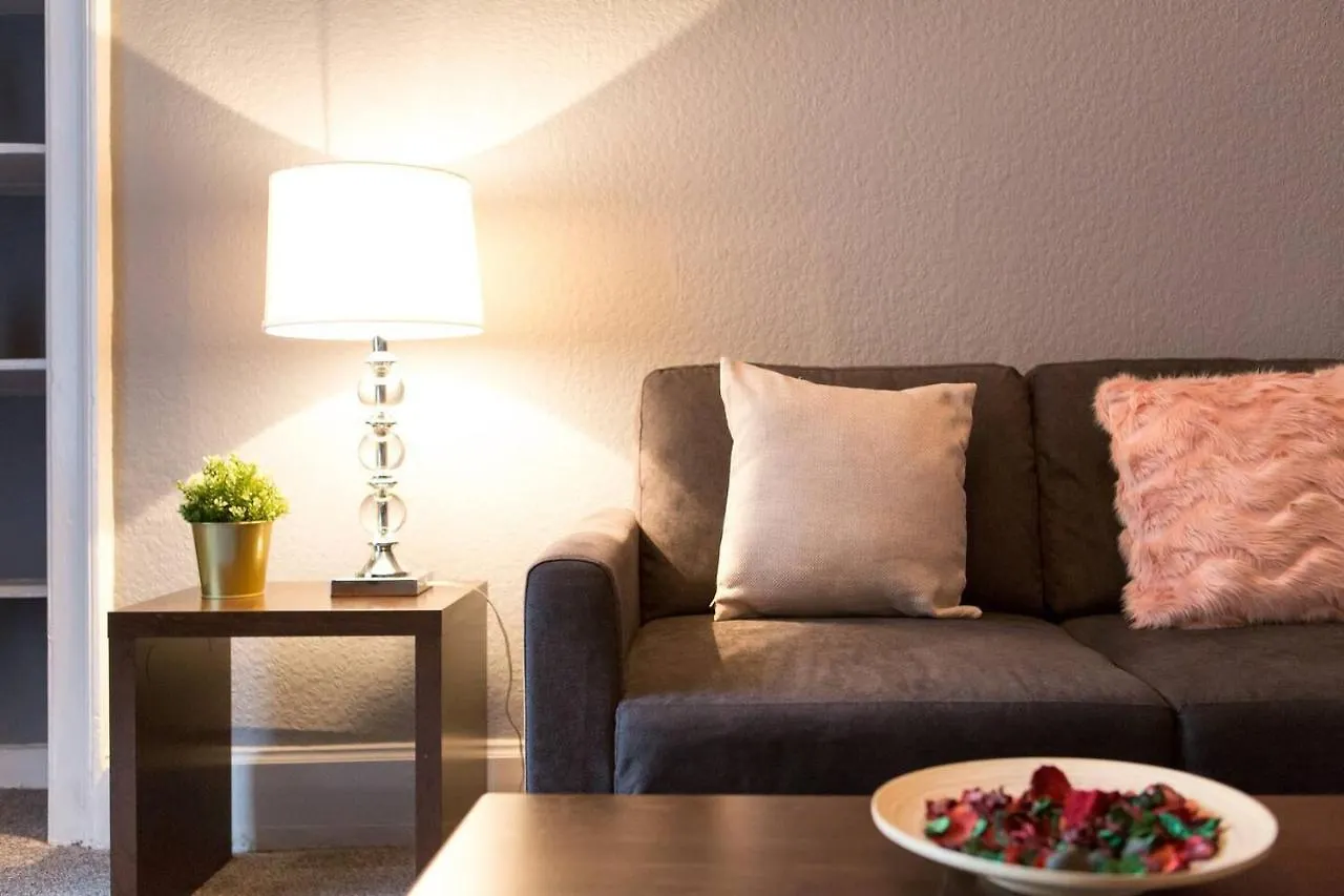 Stunning 2-Bed Apartment In Central Edinburgh