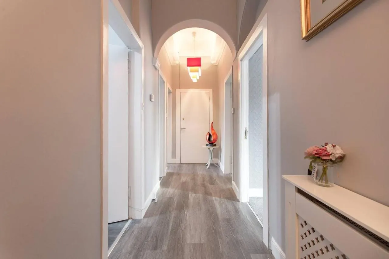 Stunning 2-Bed Apartment In Central Edinburgh 0*,  United Kingdom