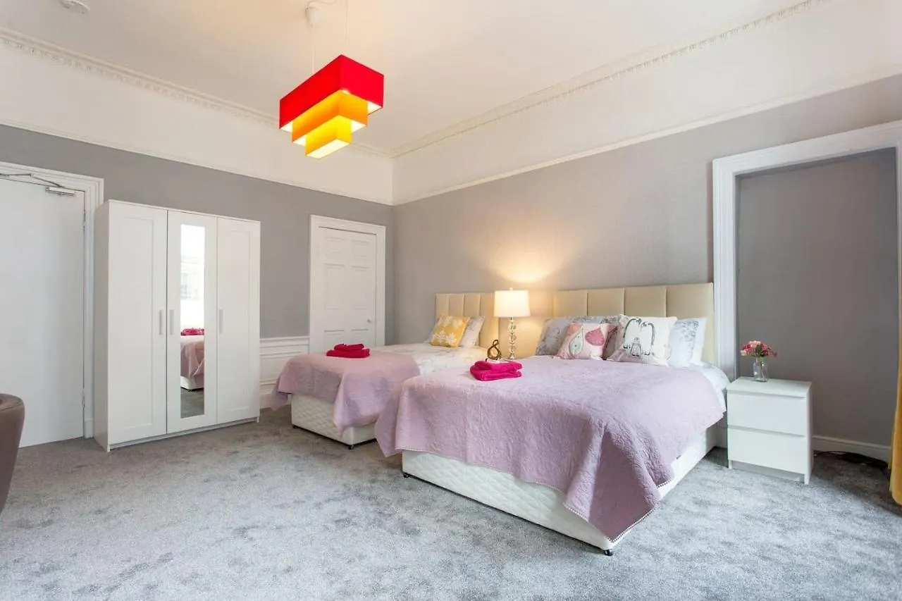 Stunning 2-Bed Apartment In Central Edinburgh