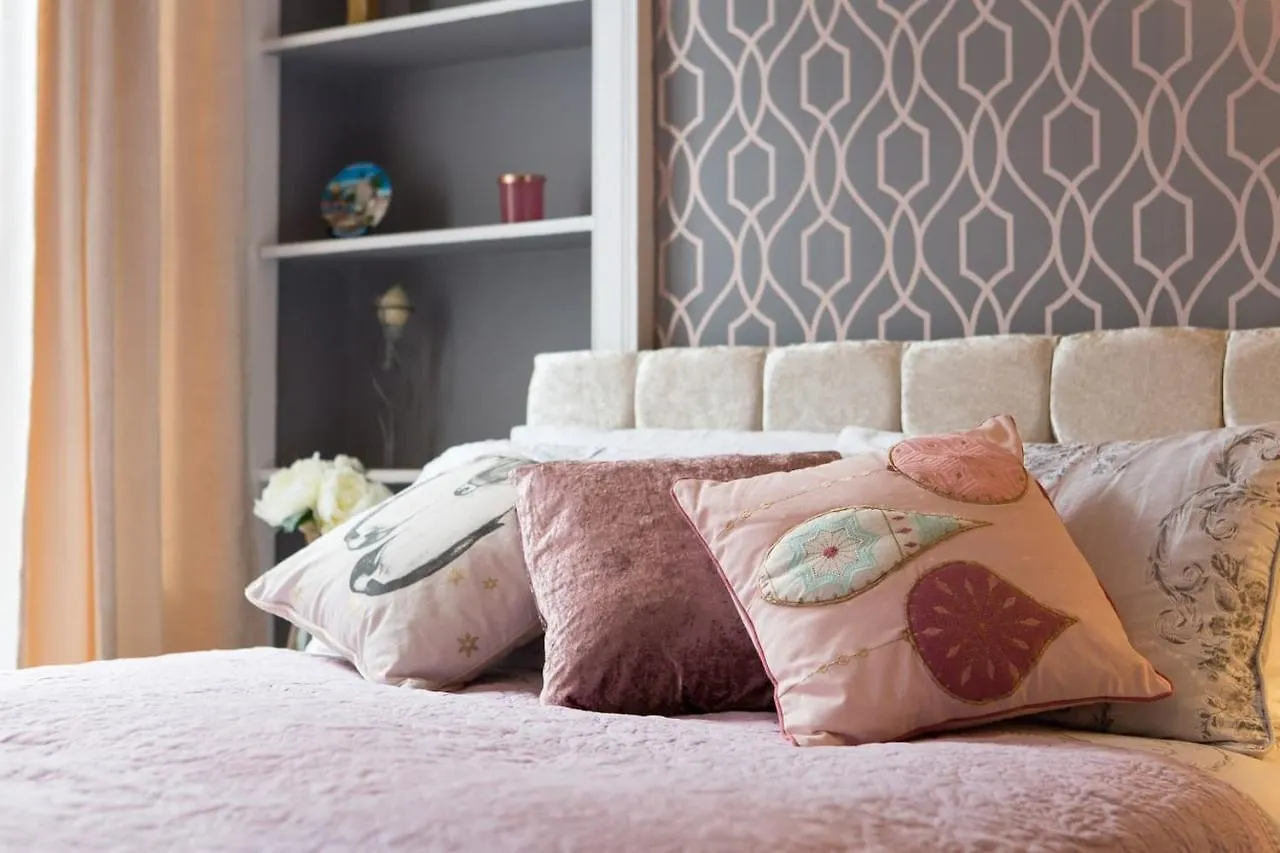 Stunning 2-Bed Apartment In Central Edinburgh
