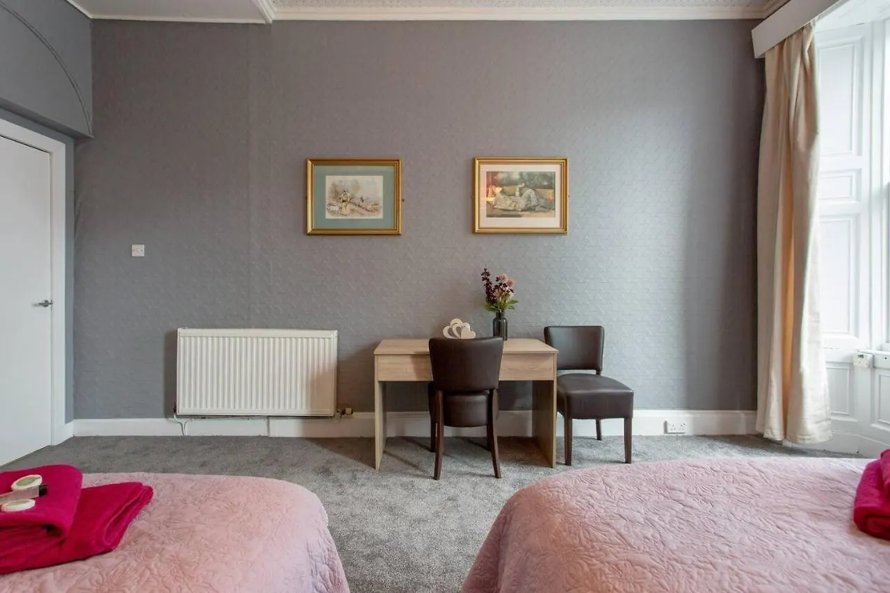 Stunning 2-Bed Apartment In Central Edinburgh 0*,