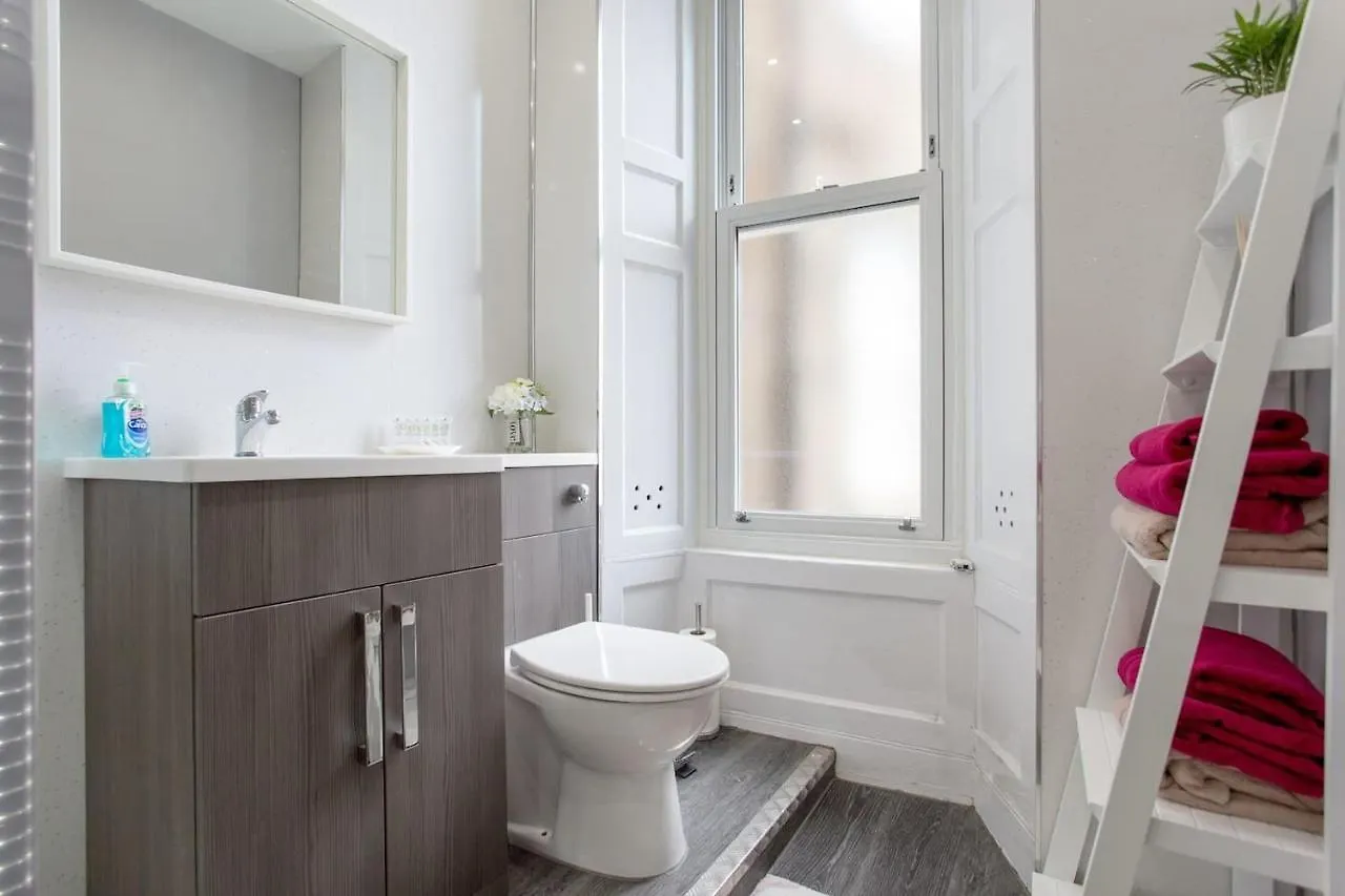 Stunning 2-Bed Apartment In Central Edinburgh