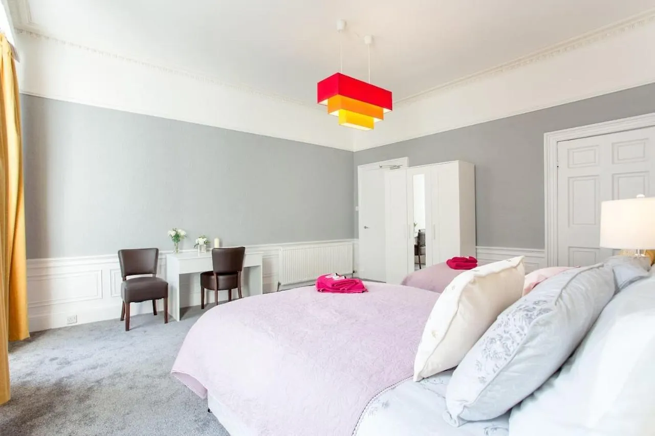 Stunning 2-Bed Apartment In Central Edinburgh